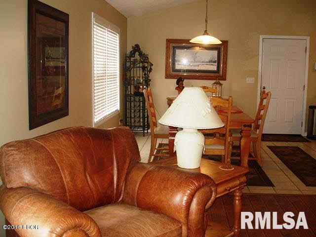 1709 Crown Road Herrin, IL 62948 - Photo 4 of 23