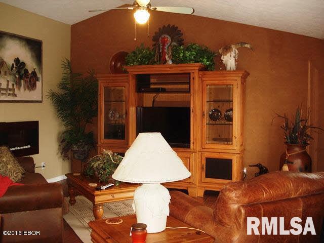 1709 Crown Road Herrin, IL 62948 - Photo 5 of 23