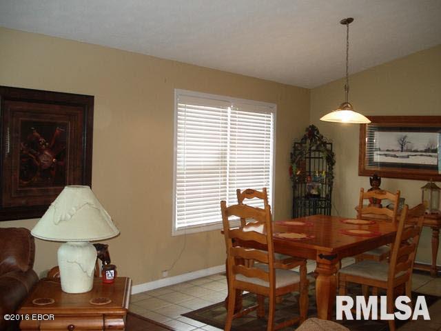 1709 Crown Road Herrin, IL 62948 - Photo 10 of 23