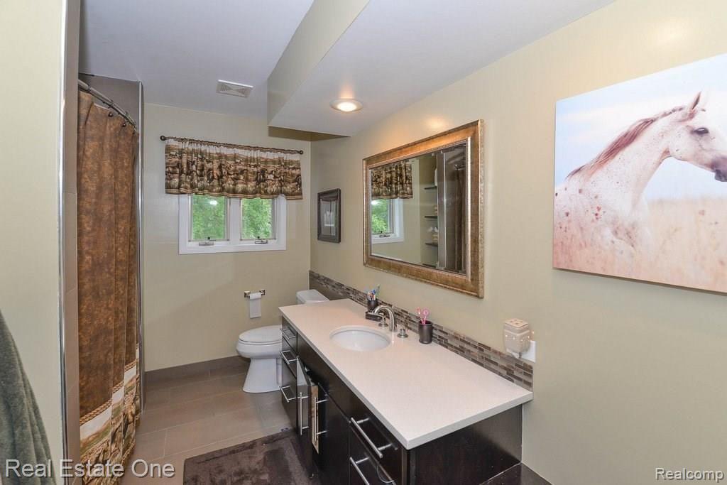 2812 Tozer Road North Branch, MI 48461 - Photo 23 of 87 Upstairs full bath.