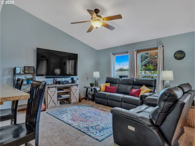 $525,000 | 1019 Southeast 27th Street, Troutdale, OR 97060