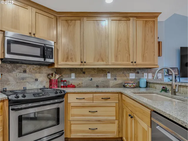 $525,000 | 1019 Southeast 27th Street, Troutdale, OR 97060