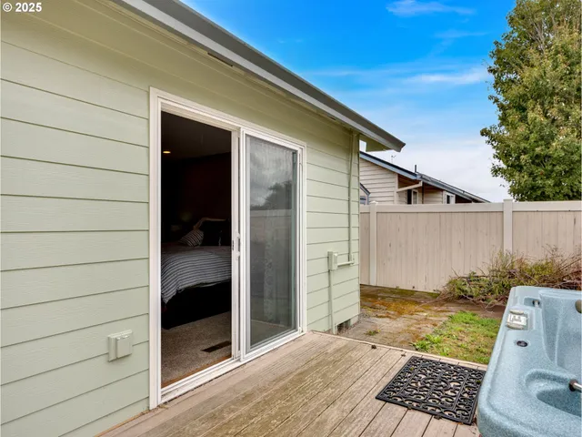 $525,000 | 1019 Southeast 27th Street, Troutdale, OR 97060