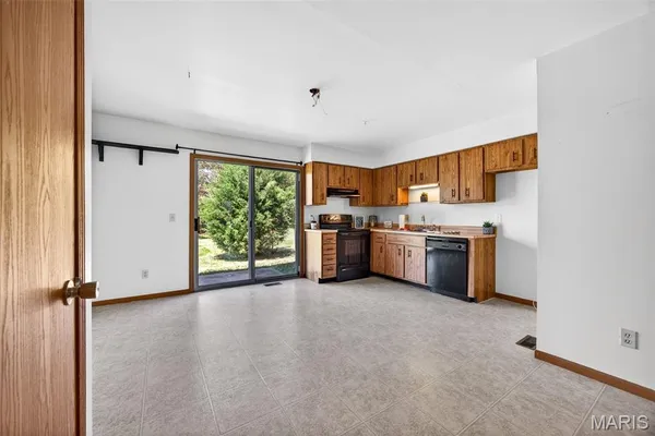 $1,475 | 2219 North Village Drive, St. Charles, MO 63303