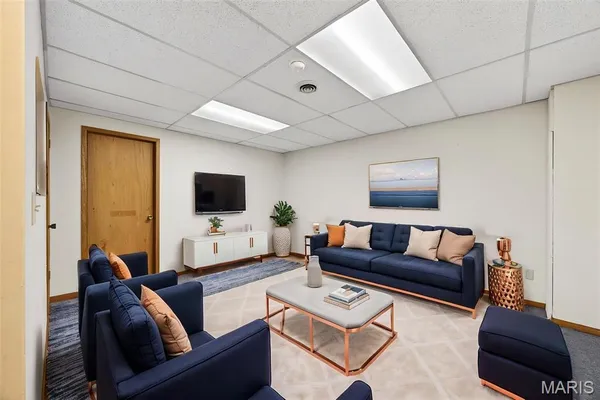 $1,475 | 2219 North Village Drive, St. Charles, MO 63303