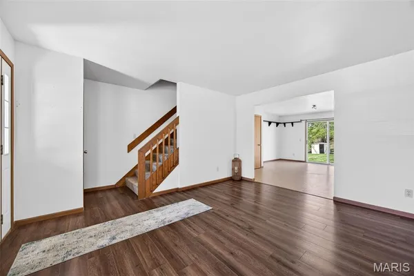 $1,475 | 2219 North Village Drive, St. Charles, MO 63303