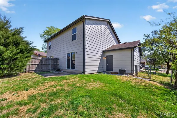 $1,475 | 2219 North Village Drive, St. Charles, MO 63303
