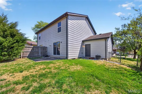 $1,475 | 2219 North Village Drive, St. Charles, MO 63303