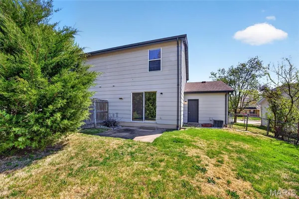 $1,475 | 2219 North Village Drive, St. Charles, MO 63303