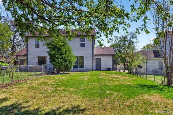 $1,475 | 2219 North Village Drive, St. Charles, MO 63303