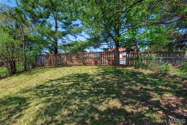 $1,475 | 2219 North Village Drive, St. Charles, MO 63303