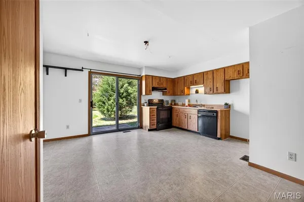 $1,475 | 2219 North Village Drive, St. Charles, MO 63303
