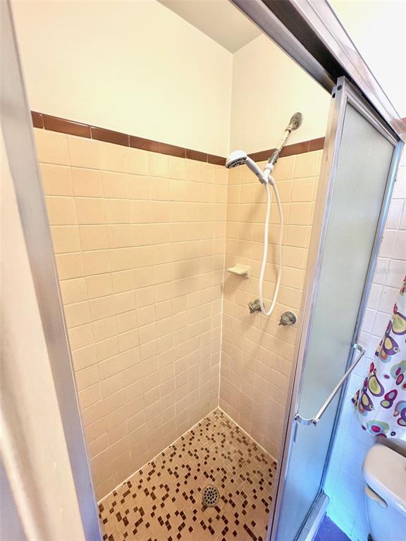 1035 Robmar Road Dunedin, FL 34698 - Photo 26 of 40 a bathroom with a shower and a toilet