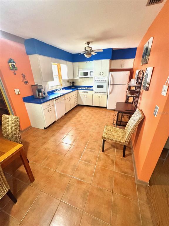 1035 Robmar Road Dunedin, FL 34698 - Photo 6 of 40 a kitchen with stainless steel appliances a stove a sink and a refrigerator