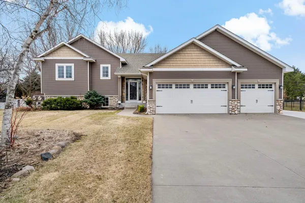 $550,000 | 20599 Islandview Circle, Lakeville, MN 55044