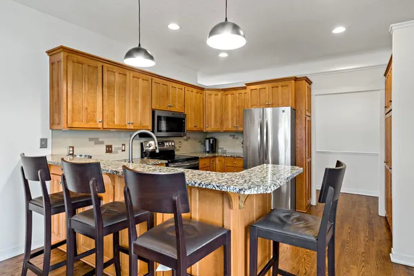 $550,000 | 20599 Islandview Circle, Lakeville, MN 55044