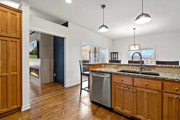 $550,000 | 20599 Islandview Circle, Lakeville, MN 55044