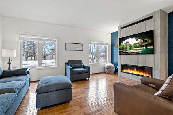 $550,000 | 20599 Islandview Circle, Lakeville, MN 55044