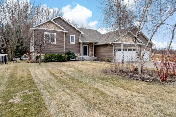 $550,000 | 20599 Islandview Circle, Lakeville, MN 55044