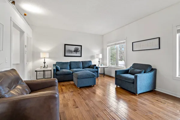 $550,000 | 20599 Islandview Circle, Lakeville, MN 55044