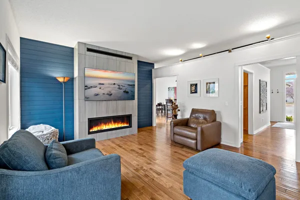 $550,000 | 20599 Islandview Circle, Lakeville, MN 55044