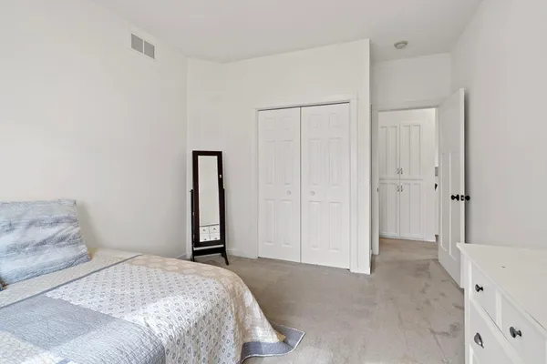 $550,000 | 20599 Islandview Circle, Lakeville, MN 55044