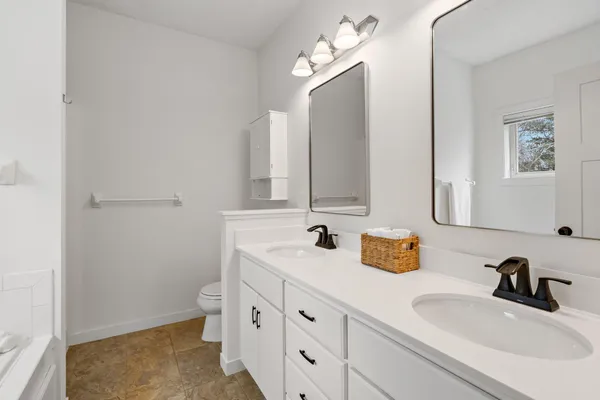 $550,000 | 20599 Islandview Circle, Lakeville, MN 55044