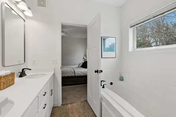 $550,000 | 20599 Islandview Circle, Lakeville, MN 55044