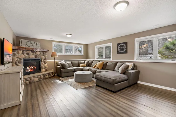 $550,000 | 20599 Islandview Circle, Lakeville, MN 55044