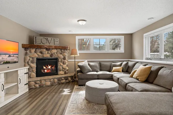 $550,000 | 20599 Islandview Circle, Lakeville, MN 55044