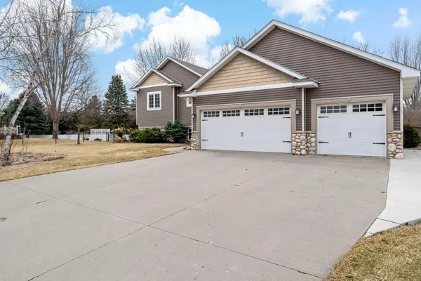 $550,000 | 20599 Islandview Circle, Lakeville, MN 55044
