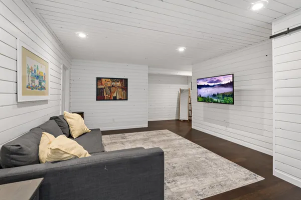 $550,000 | 20599 Islandview Circle, Lakeville, MN 55044