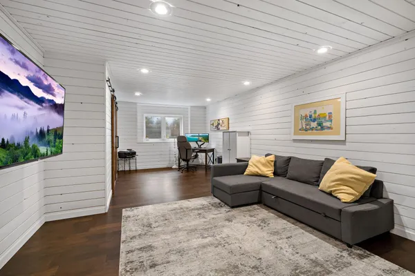 $550,000 | 20599 Islandview Circle, Lakeville, MN 55044