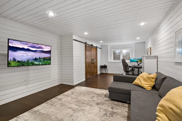 $550,000 | 20599 Islandview Circle, Lakeville, MN 55044