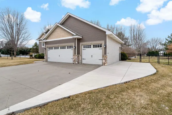 $550,000 | 20599 Islandview Circle, Lakeville, MN 55044