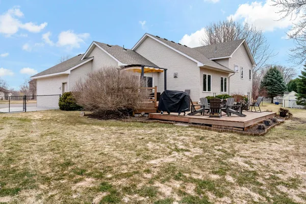 $550,000 | 20599 Islandview Circle, Lakeville, MN 55044