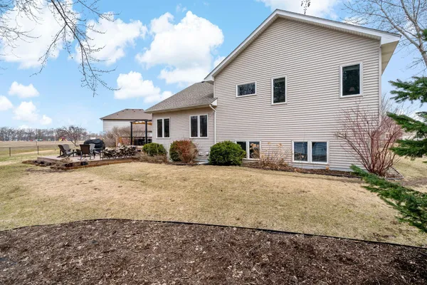 $550,000 | 20599 Islandview Circle, Lakeville, MN 55044