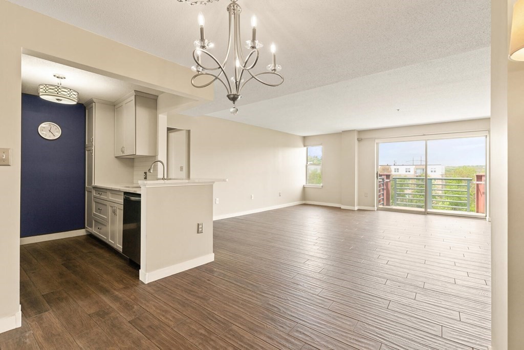 273 Cambridge Road, Unit 706 Woburn, MA 01801 - Photo 6 of 32 Gallery Image 6