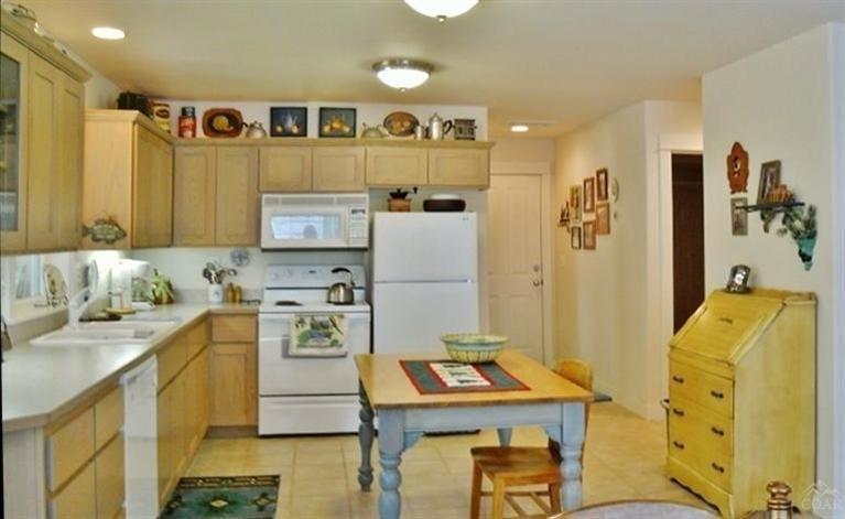 56139 Marsh Hawk Road Bend, OR 97707 - Photo 16 of 25 Kitchen