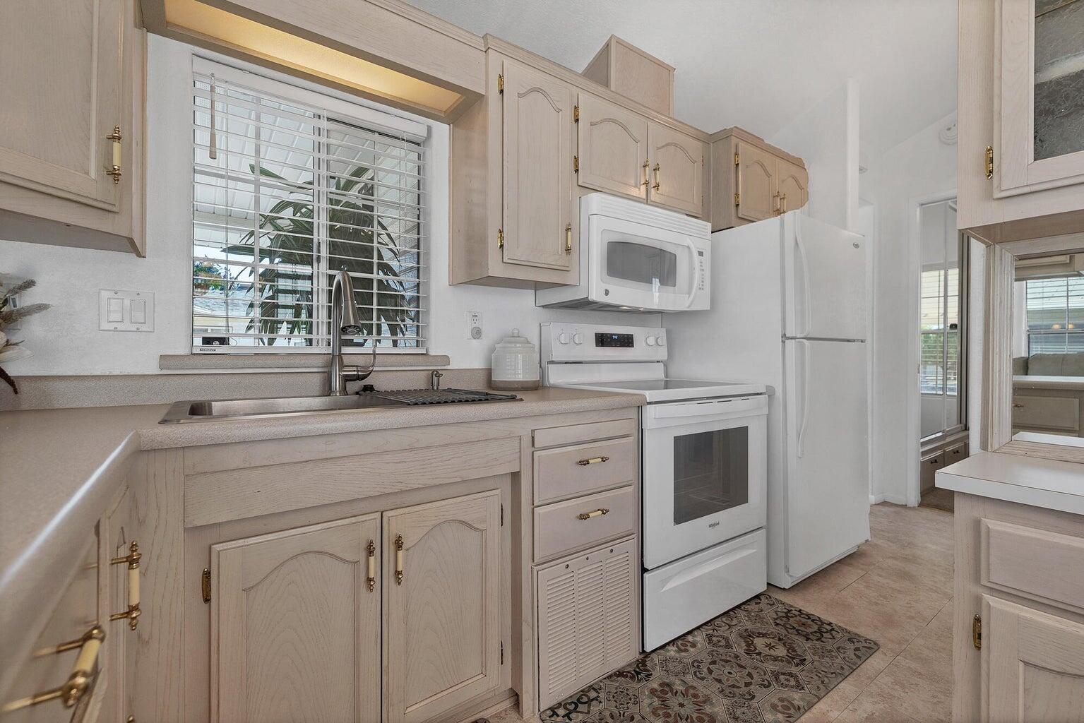 2990 East Riverside Drive, Unit 173 St. George, UT 84790 - Photo 8 of 39 Kitchen