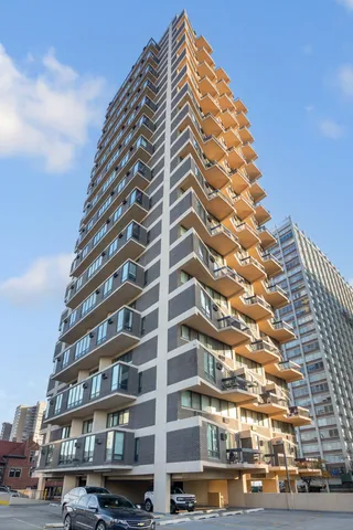 $2,311 | 6166 North Sheridan Road, Unit 16A, Chicago, IL 60660