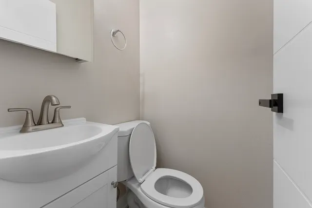 $2,311 | 6166 North Sheridan Road, Unit 16A, Chicago, IL 60660