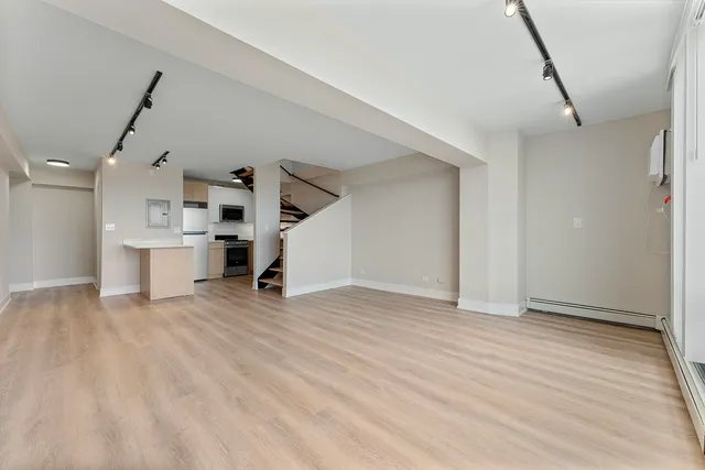 $2,311 | 6166 North Sheridan Road, Unit 16A, Chicago, IL 60660