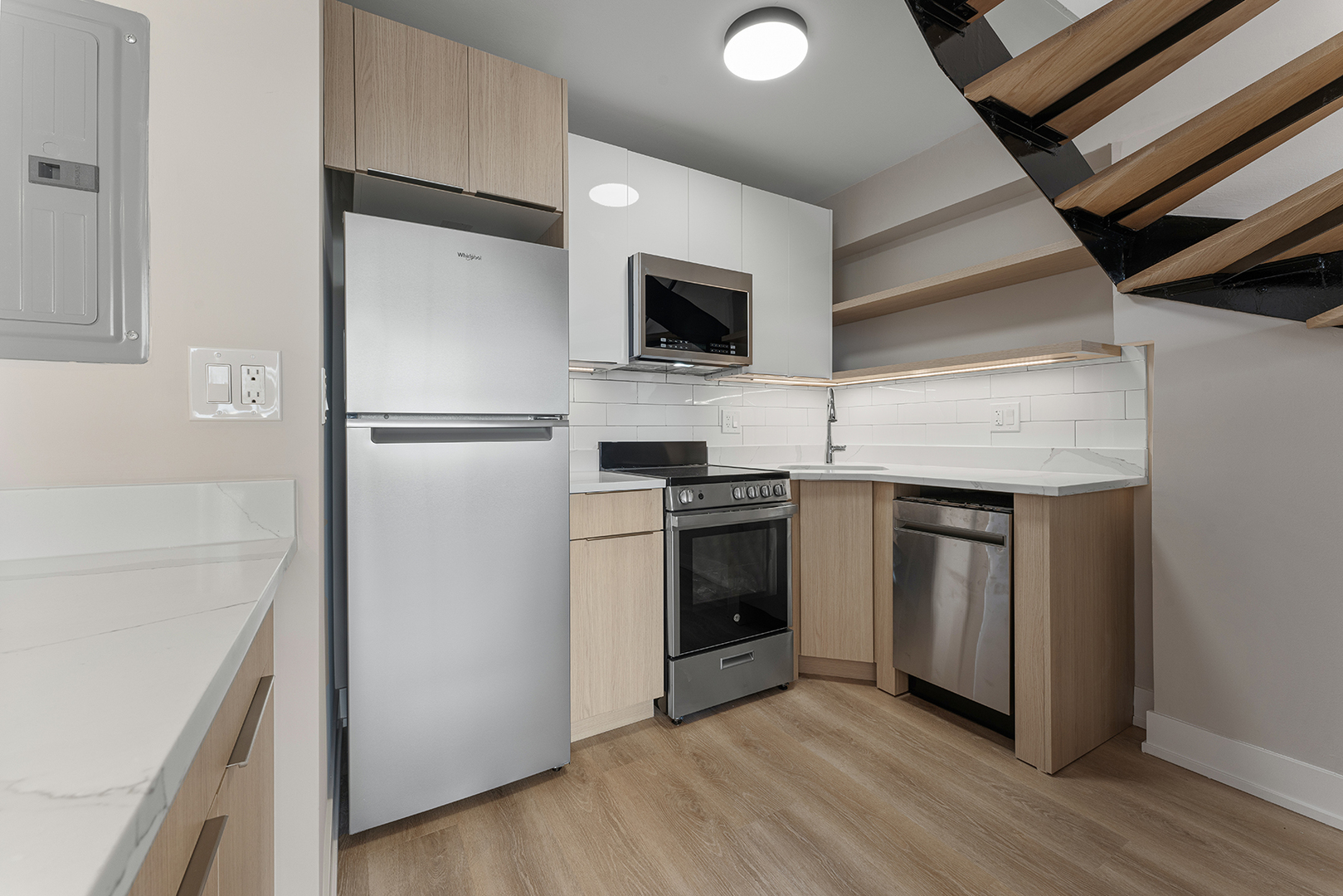 6166 North Sheridan Road, Unit 16A Chicago, IL 60660 - Photo 4 of 17 a kitchen with stainless steel appliances granite countertop a refrigerator stove a sink and a microwave