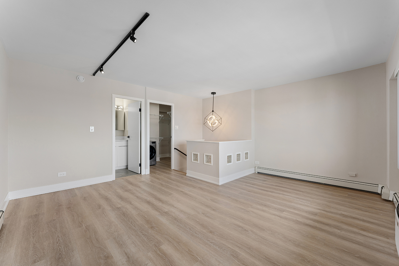 6166 North Sheridan Road, Unit 16A Chicago, IL 60660 - Photo 7 of 17 a view of a livingroom with wooden floor