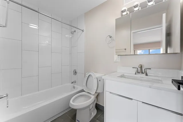 $2,311 | 6166 North Sheridan Road, Unit 16A, Chicago, IL 60660