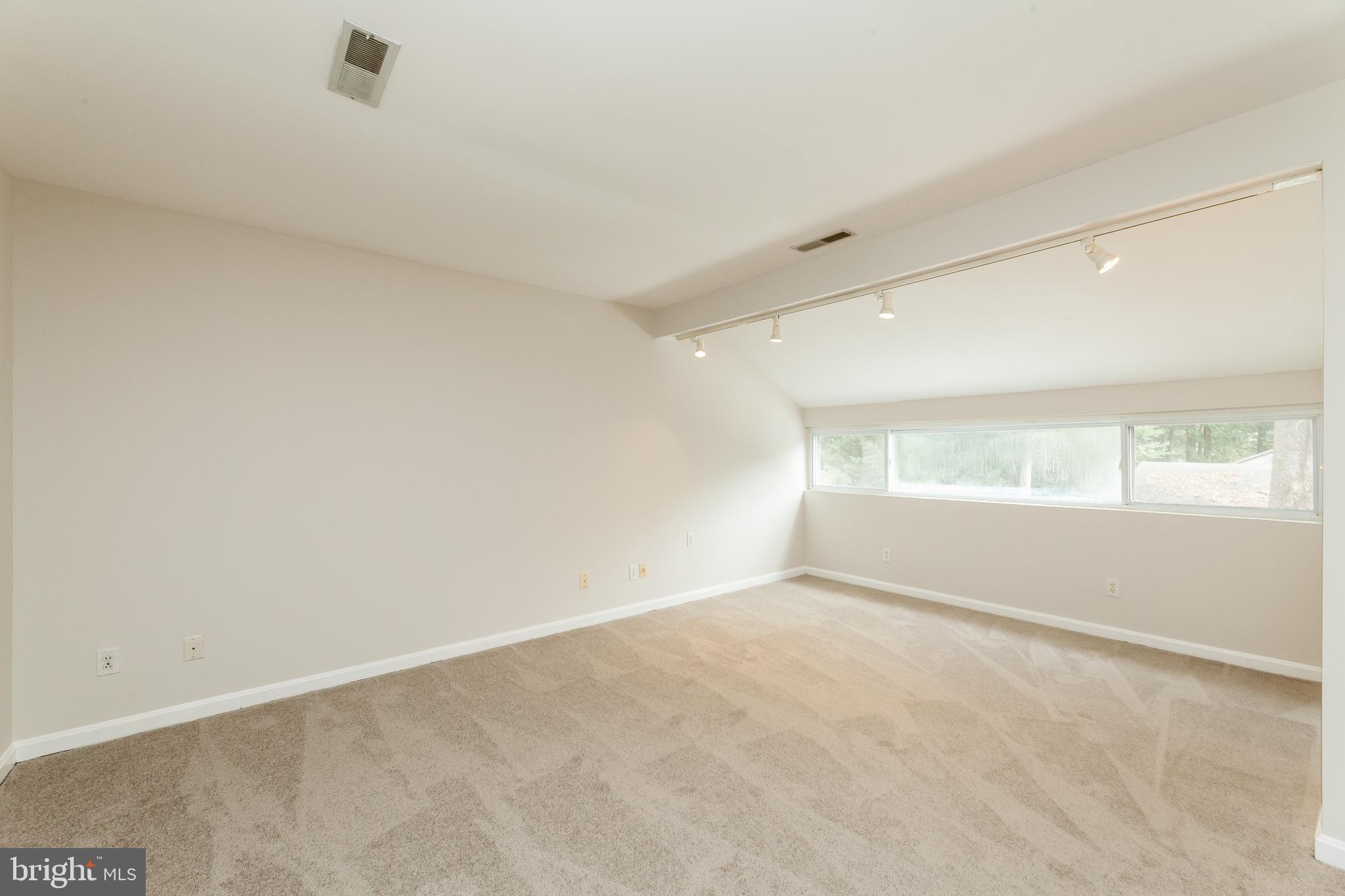 9302 Raintree Road Burke, VA 22015 - Photo 30 of 45 Gallery Image 30