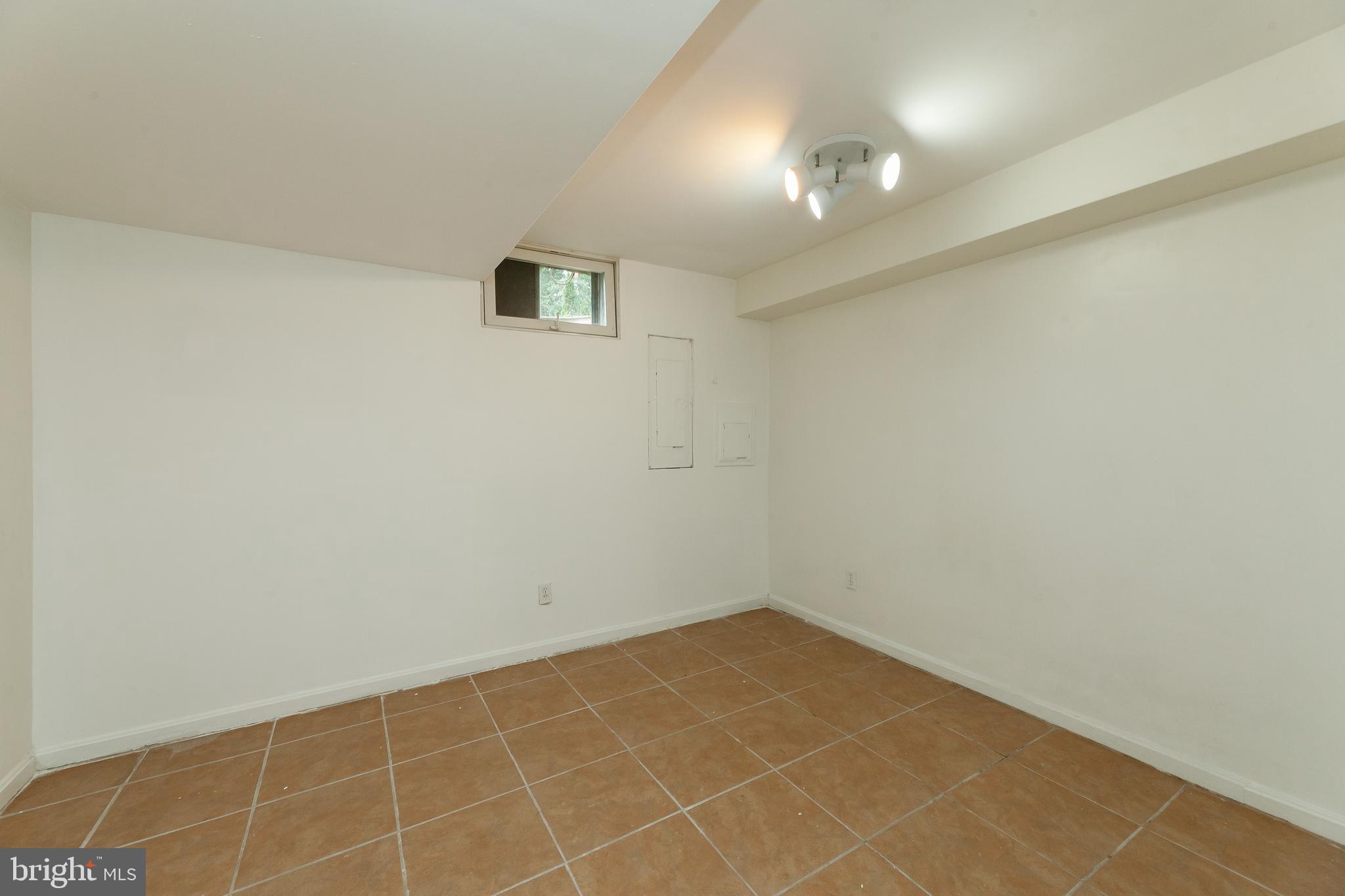 9302 Raintree Road Burke, VA 22015 - Photo 37 of 45 Gallery Image 37