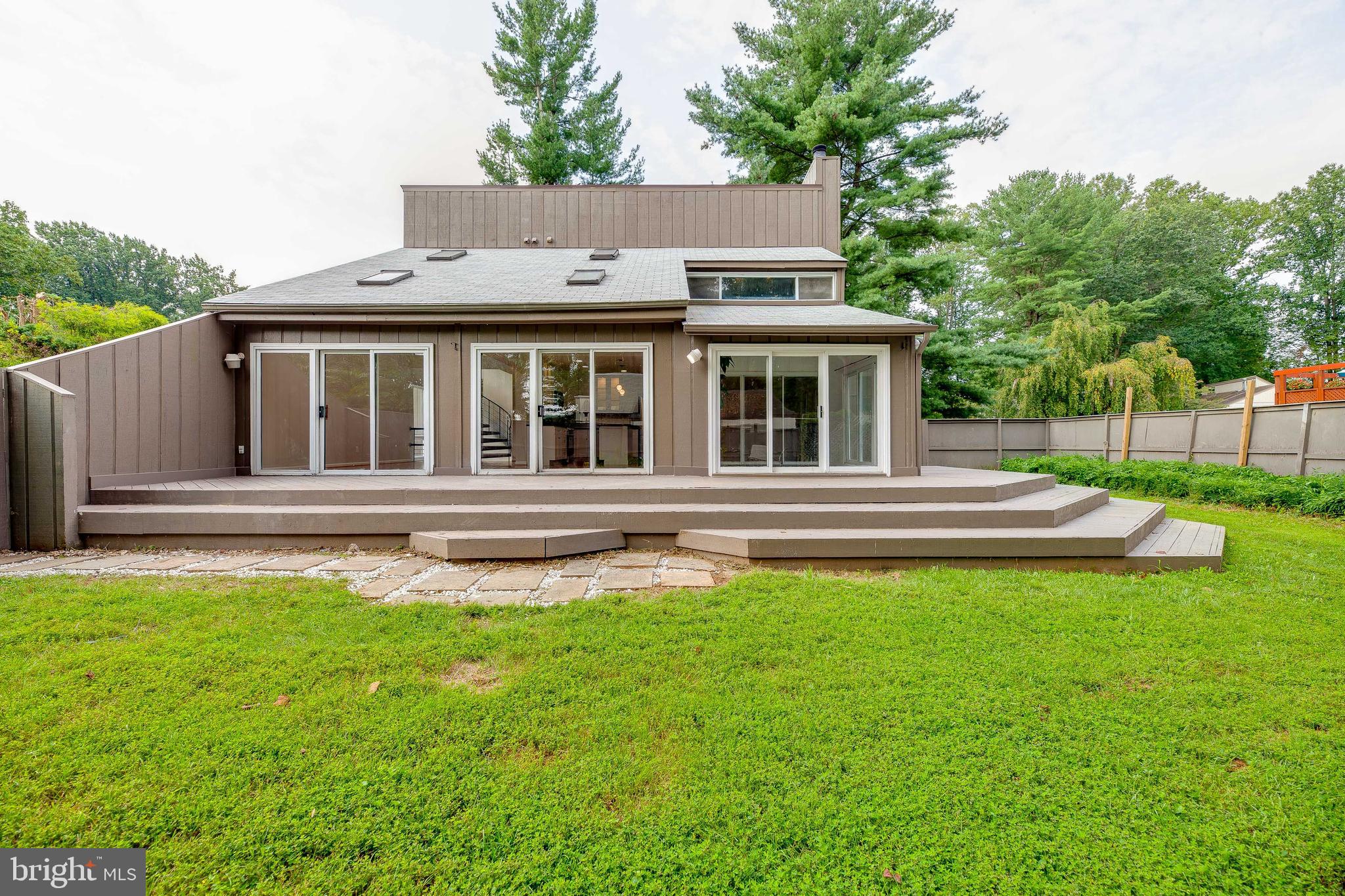 9302 Raintree Road Burke, VA 22015 - Photo 38 of 45 Gallery Image 38