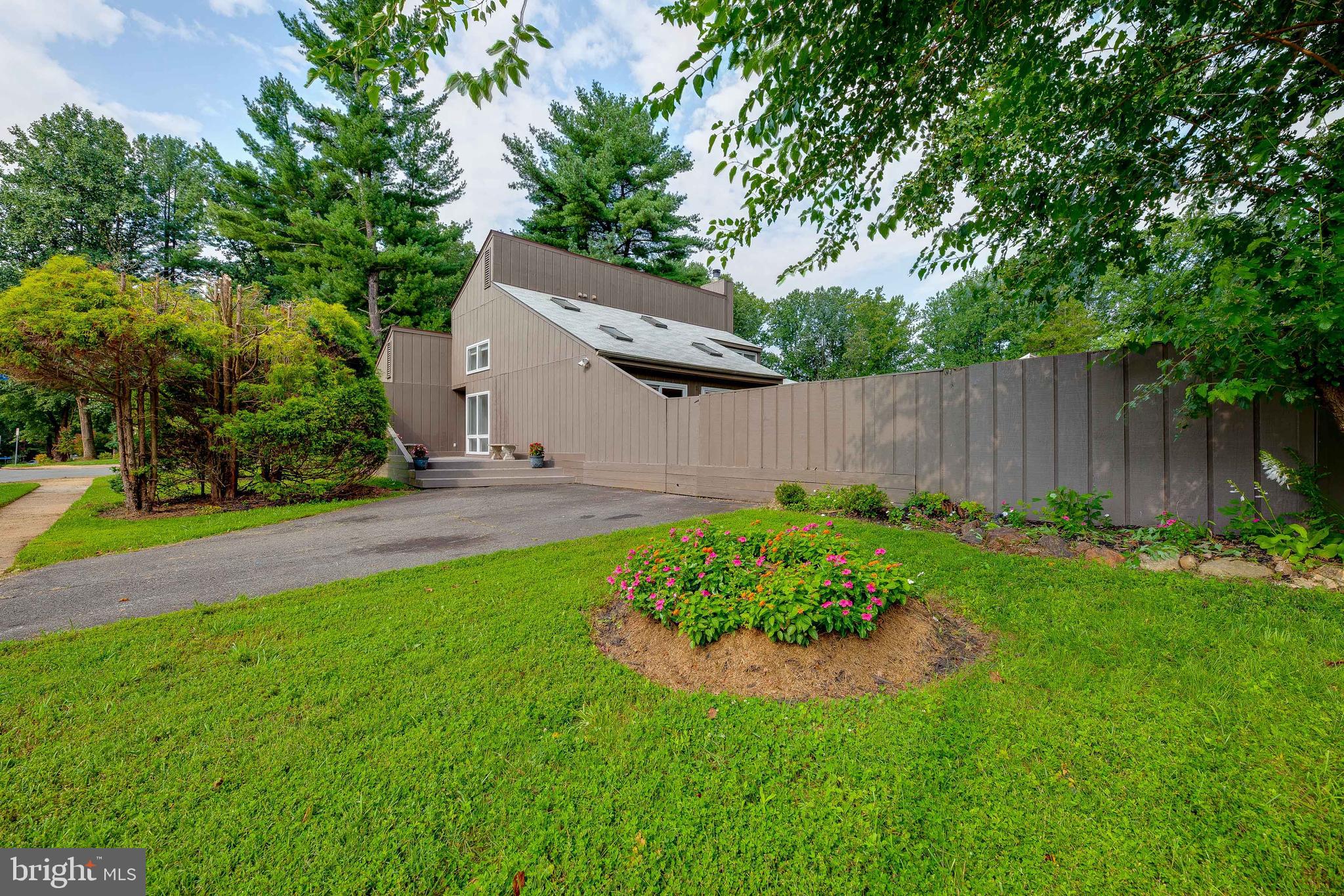 9302 Raintree Road Burke, VA 22015 - Photo 41 of 45 Gallery Image 41